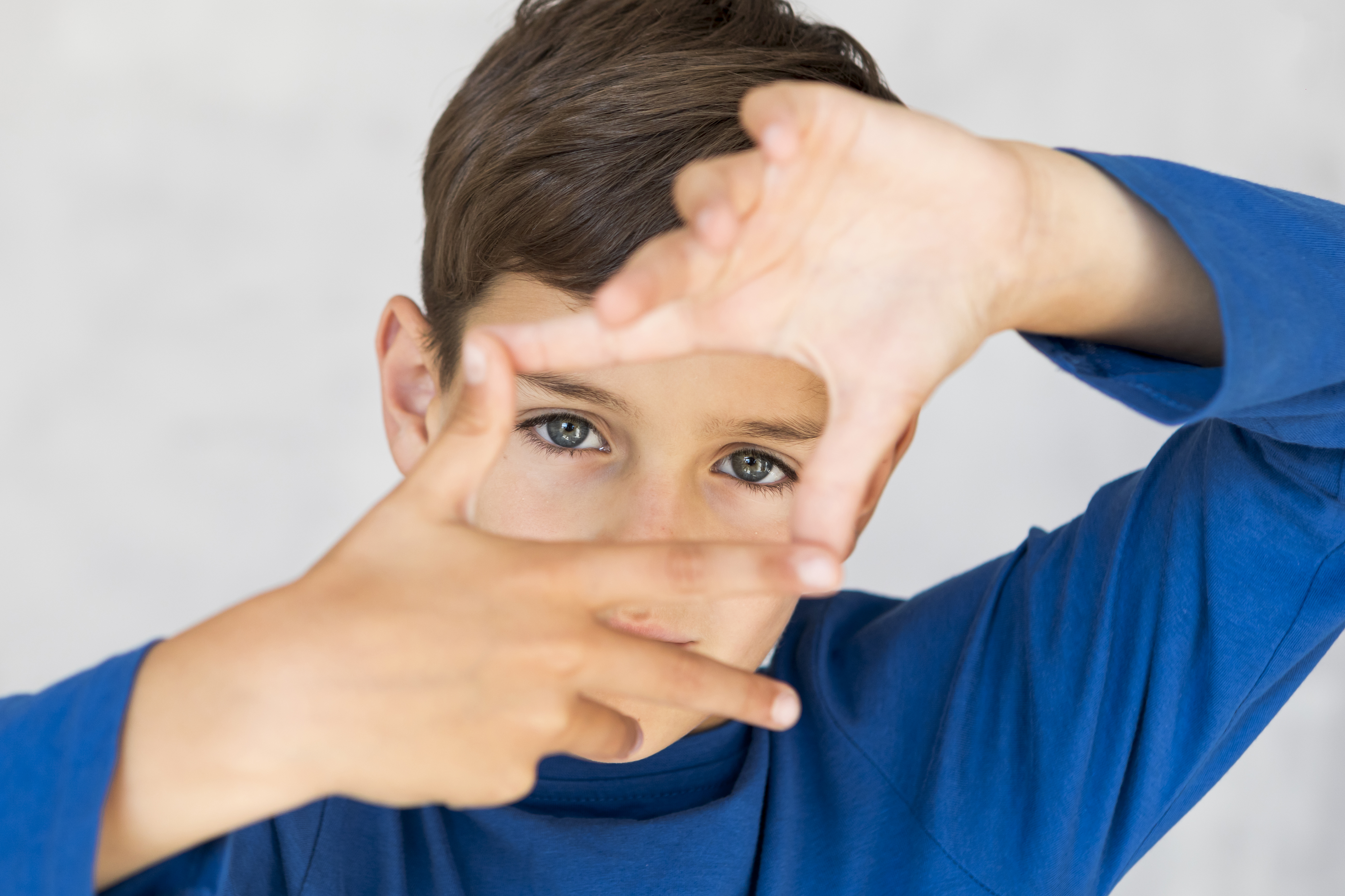 high-angle-boy-making-frame-with-his-fingers